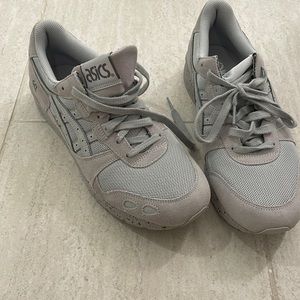 Grey ASICS gel size US10, EUR 44